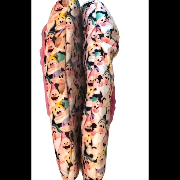 Disney Dwarf Fuzzy Babba Slipper Socks OS Cozy Pink Sherpa 7/9.5 Loungewear - Picture 2 of 3